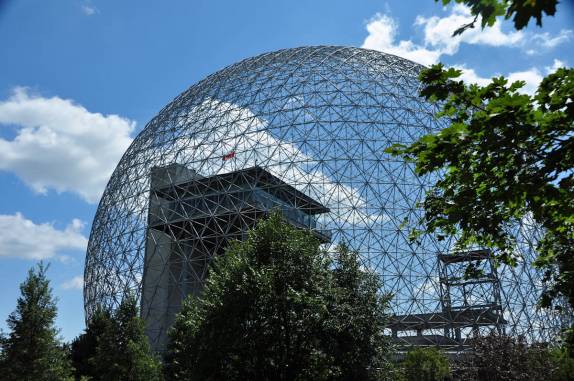 A enorme esfera da Exposição de 67, em Montreal, no Canadá